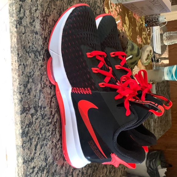 Lebron James - Picture 1 of 3